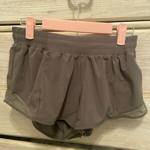 Lulu lemon hotty hot short 2.5 inch. ARMY green color. Size 8